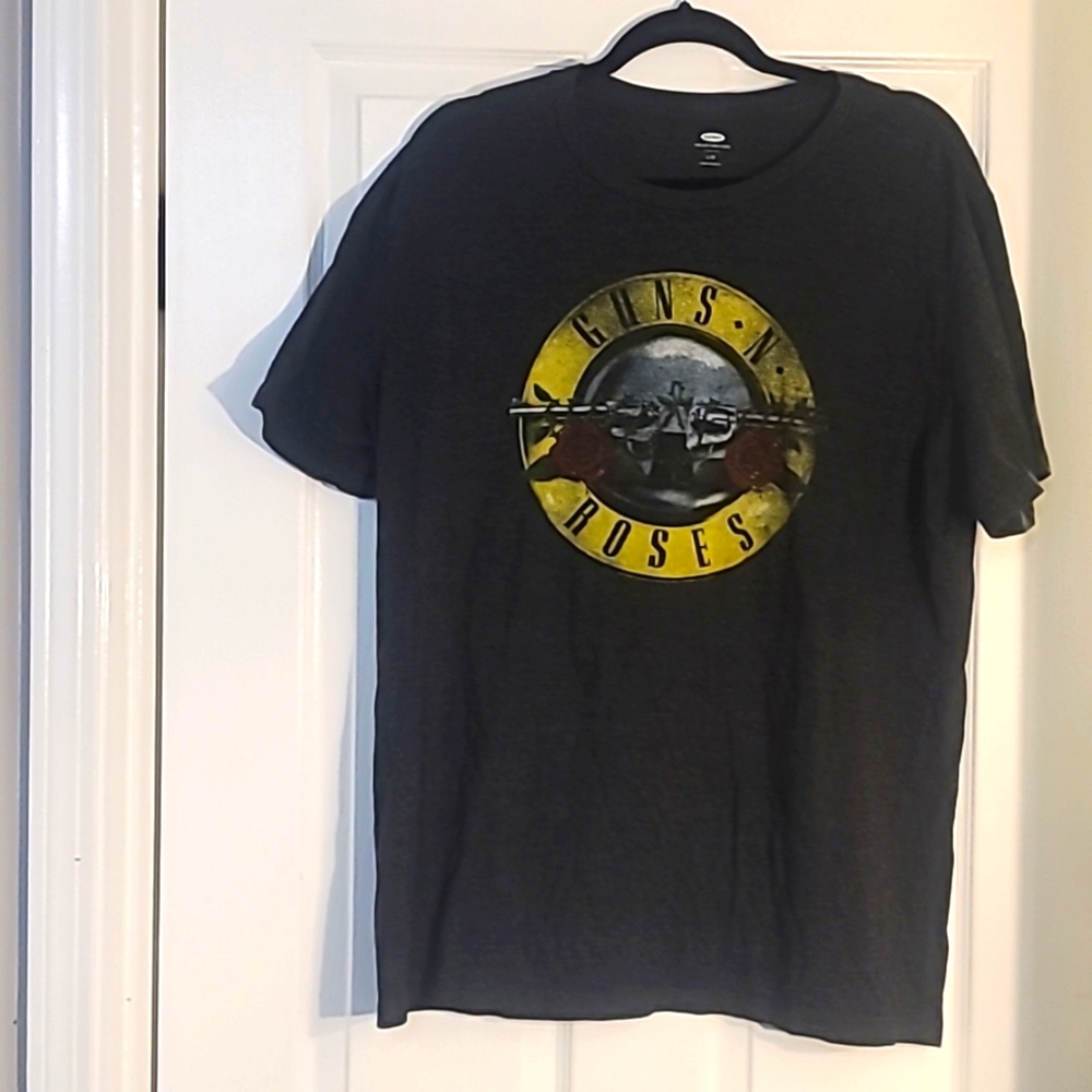 Old Navy Collectibles Guns N’ Roses T-shirt.